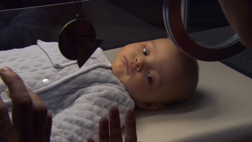T'Pol hangs an IDIC medallion on the incubator of her ailing half-human child.